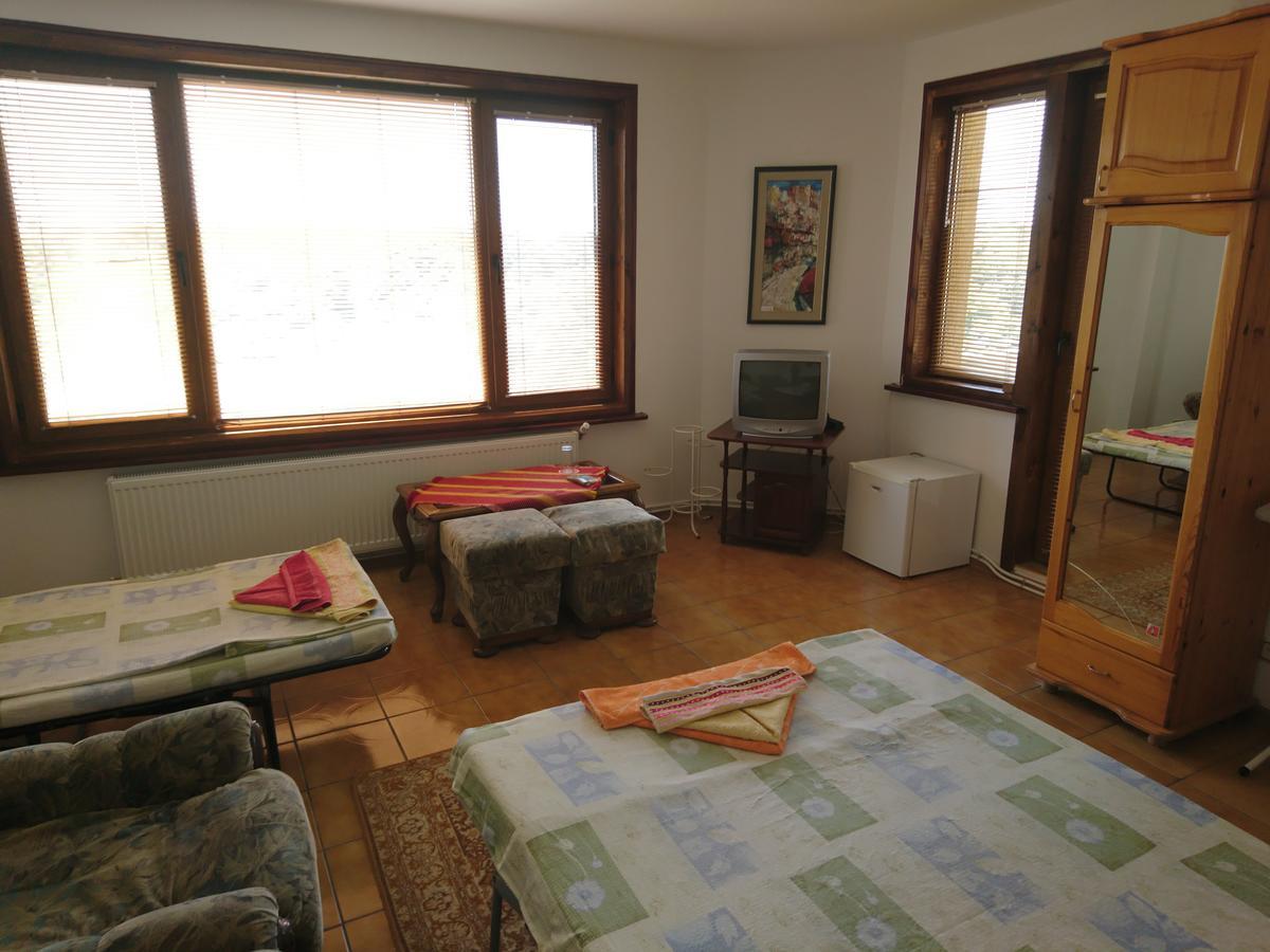 Guest House Nash Dom Kavarna Exteriér fotografie
