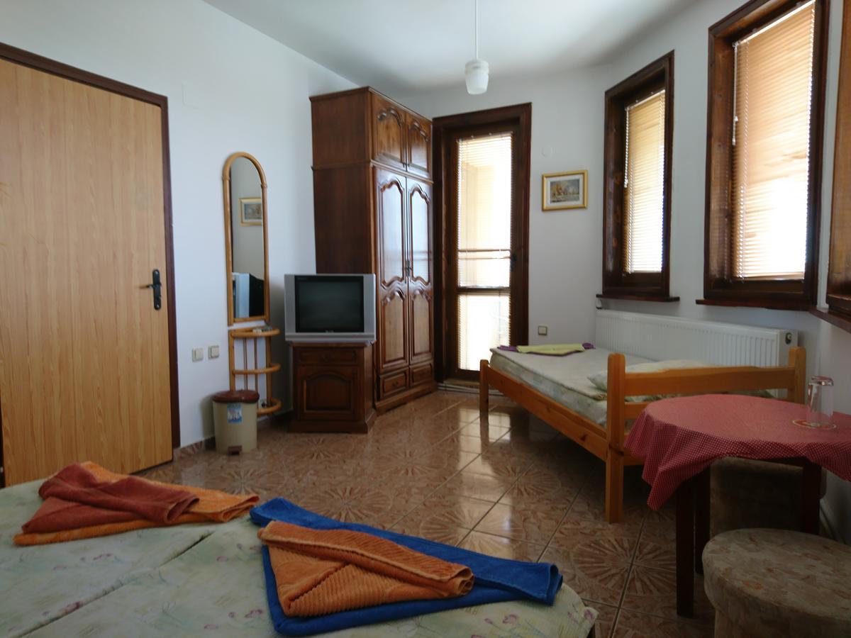 Guest House Nash Dom Kavarna Exteriér fotografie